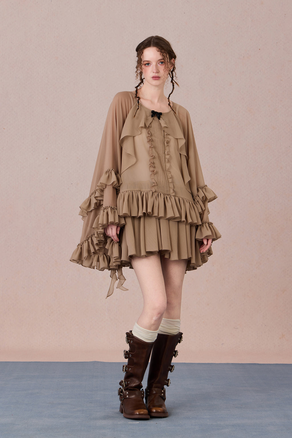 Model wearing vintage-inspired layered dress with sheer glow – WEANCHEAM