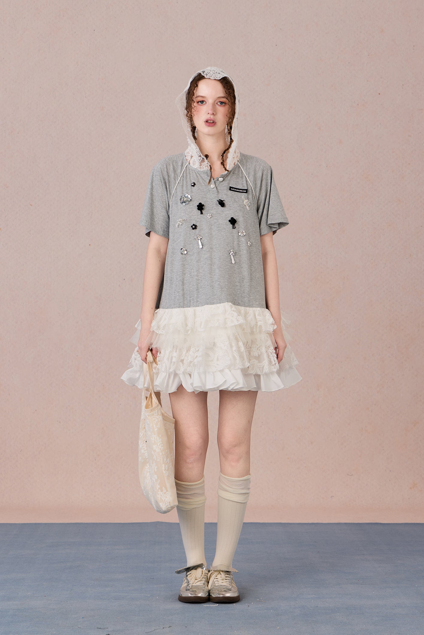  Loose-fit cotton summer dress with lace hood and appliqué