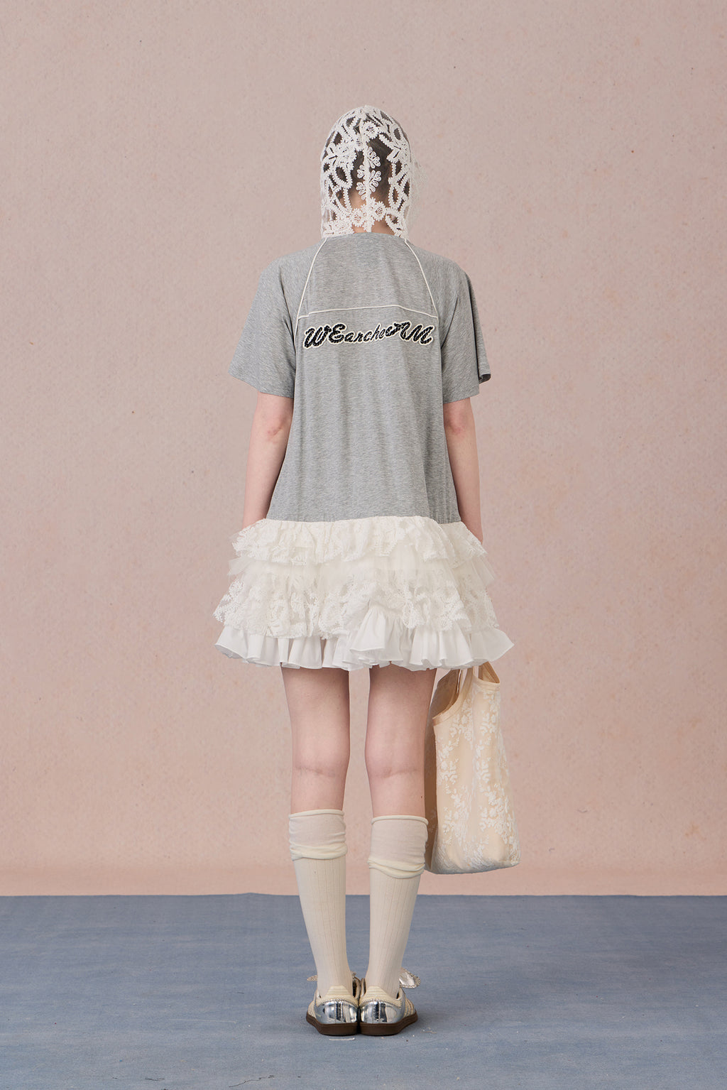  Loose-fit cotton summer dress with lace hood and appliqué