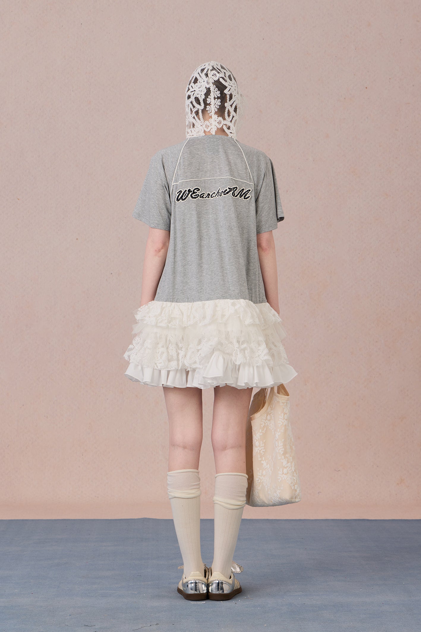  Loose-fit cotton summer dress with lace hood and appliqué