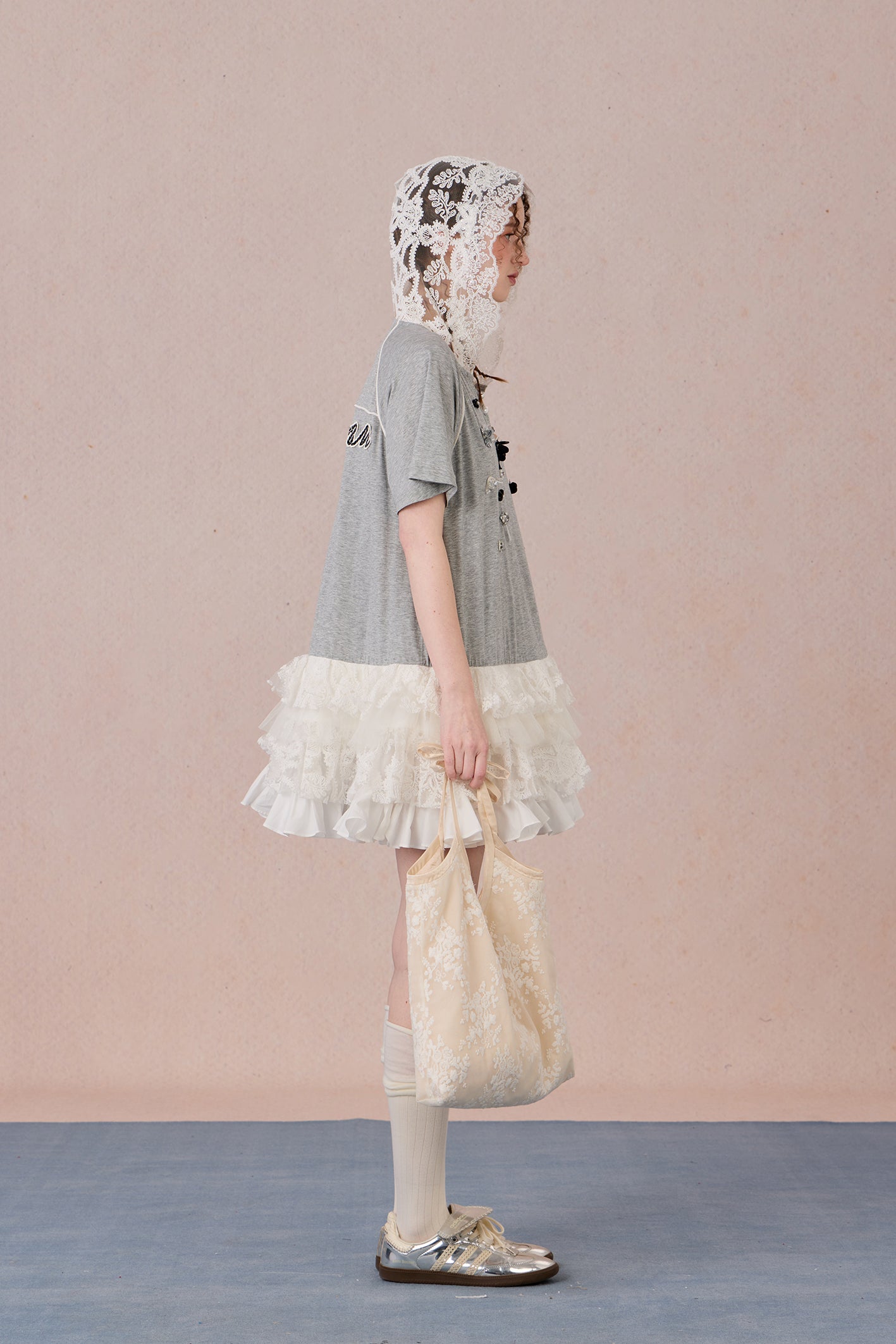  Loose-fit cotton summer dress with lace hood and appliqué