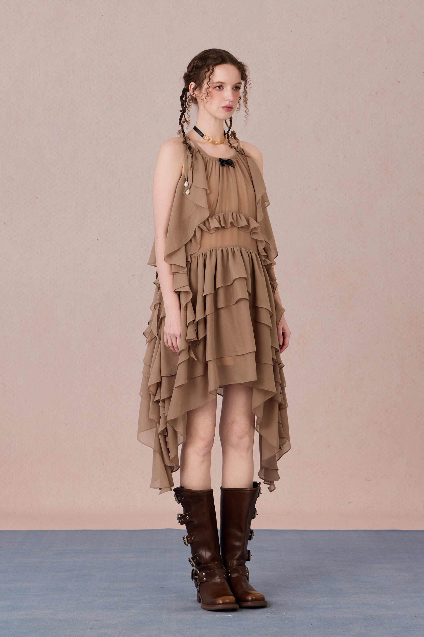 Model in fluttering battle-damaged lace dress with ruffled layers – WEANCHEAM