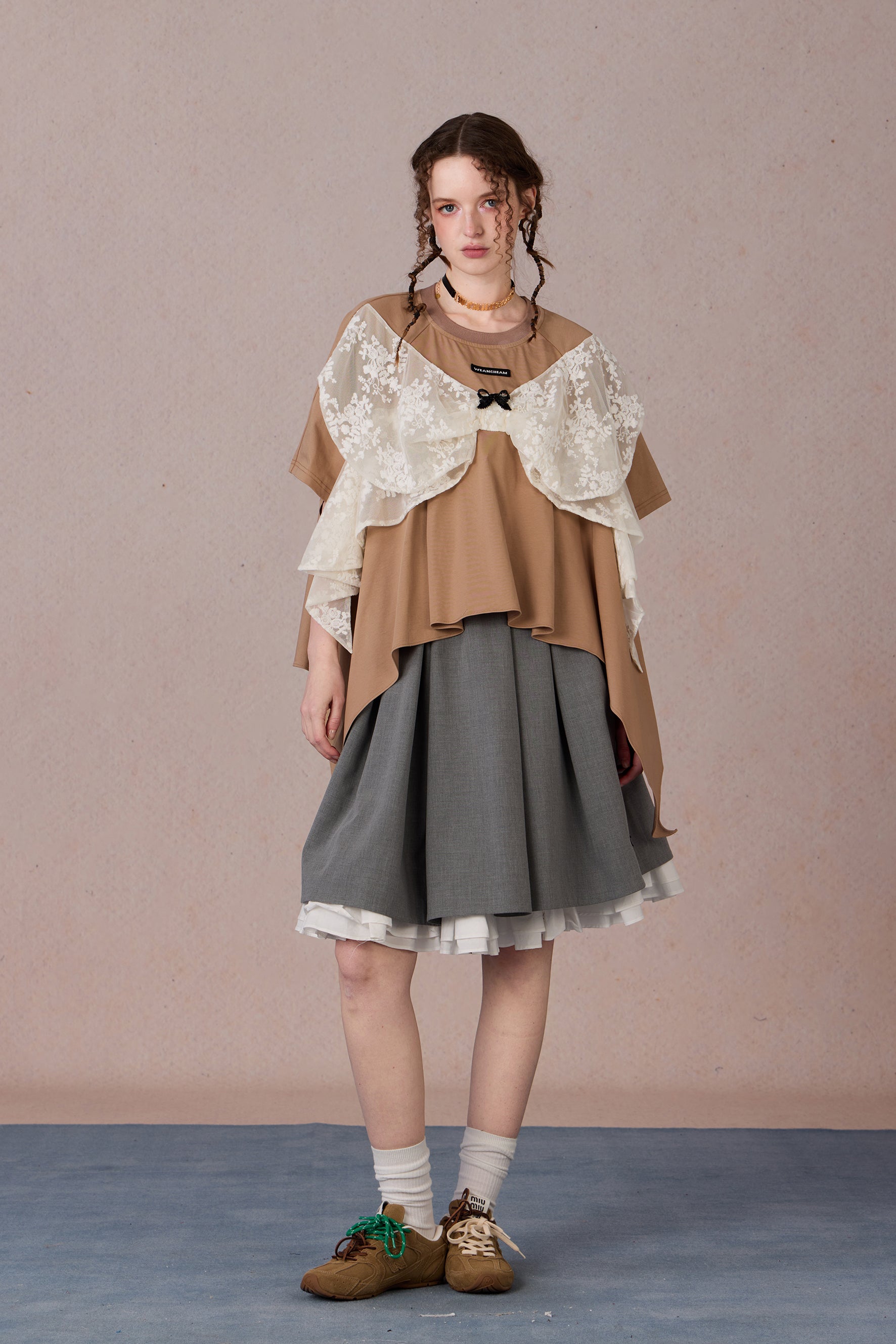 Feminine streetwear tee with drop shoulder and flowy back