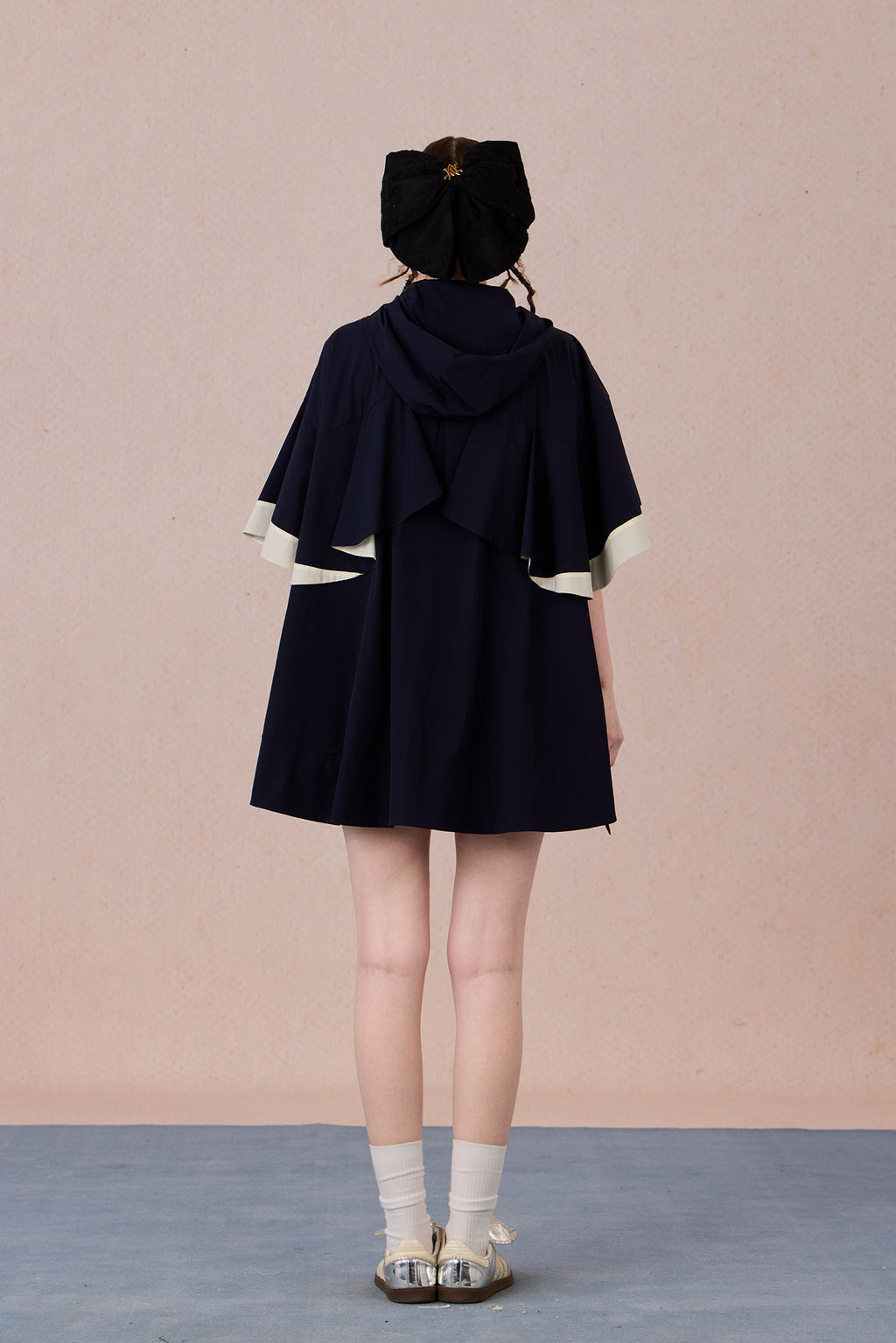 Adjustable hemline jacket with urban hood and lace detailing