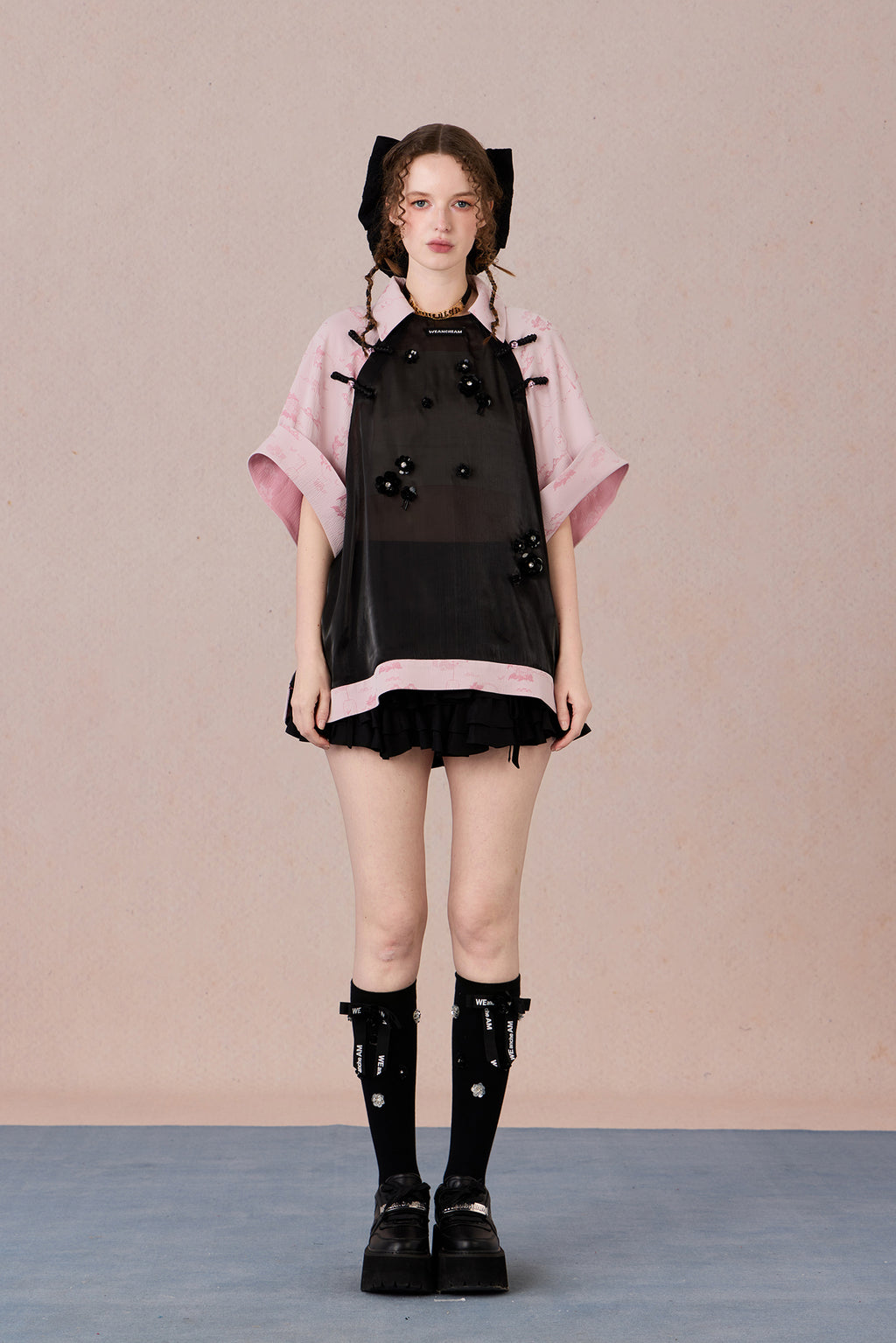  Loose-fit Chinese fashion top with modern color block sleeves