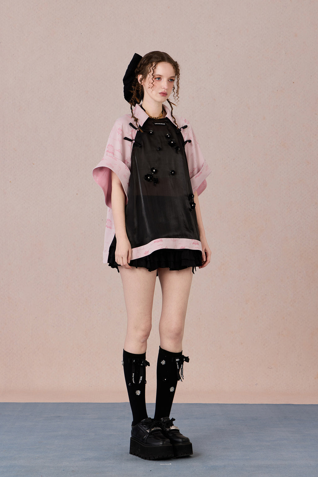  Loose-fit Chinese fashion top with modern color block sleeves