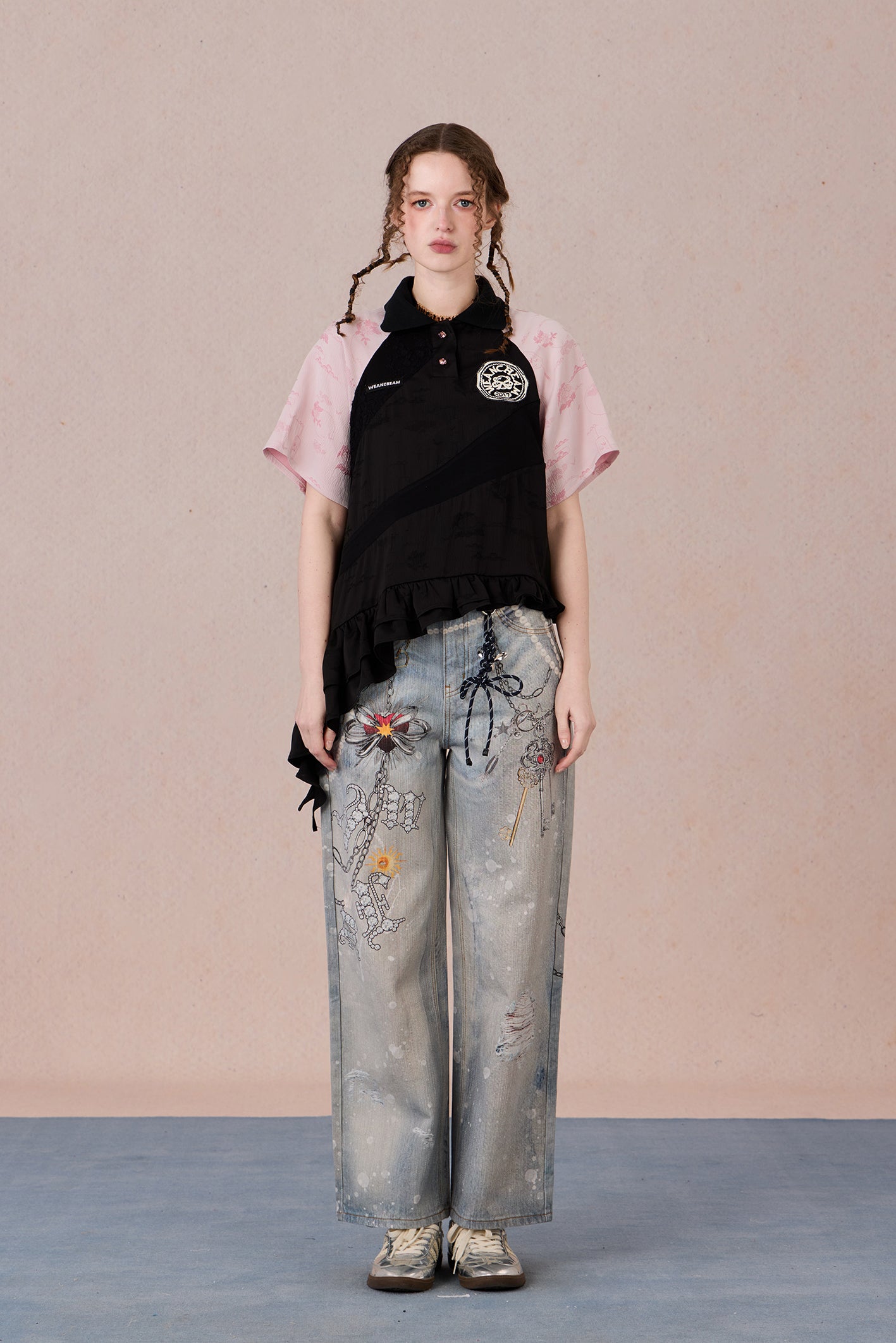  Loose-fit oriental top with ruffled hem and gyroscopic panels