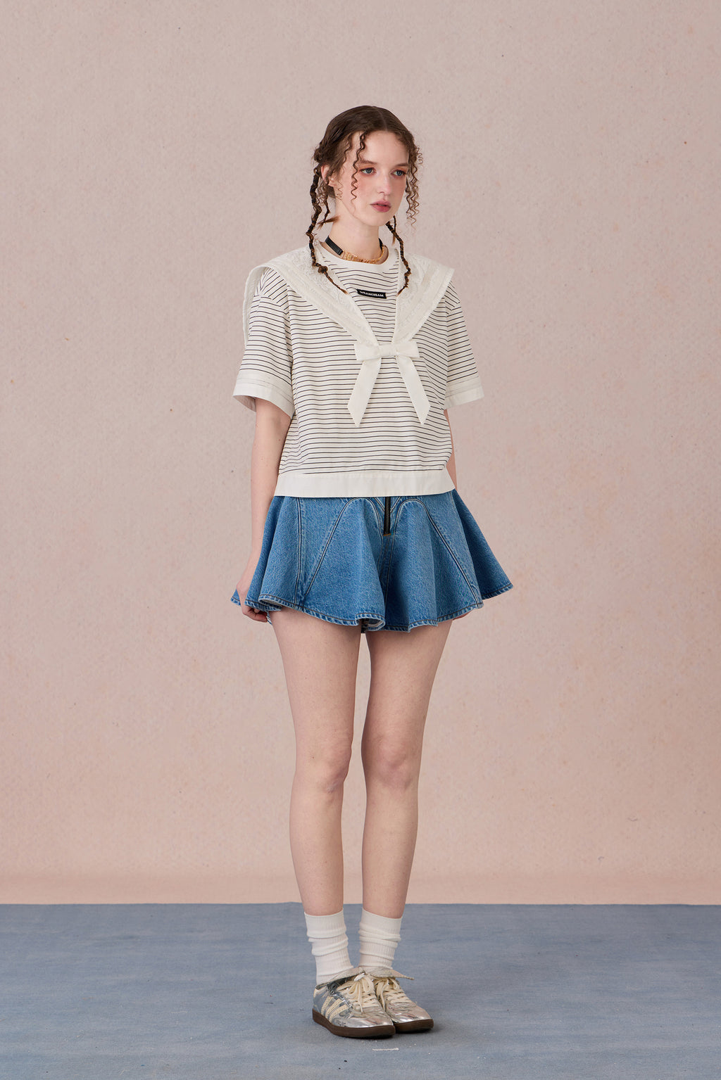Oversized preppy T-shirt styled with retro campus outfit