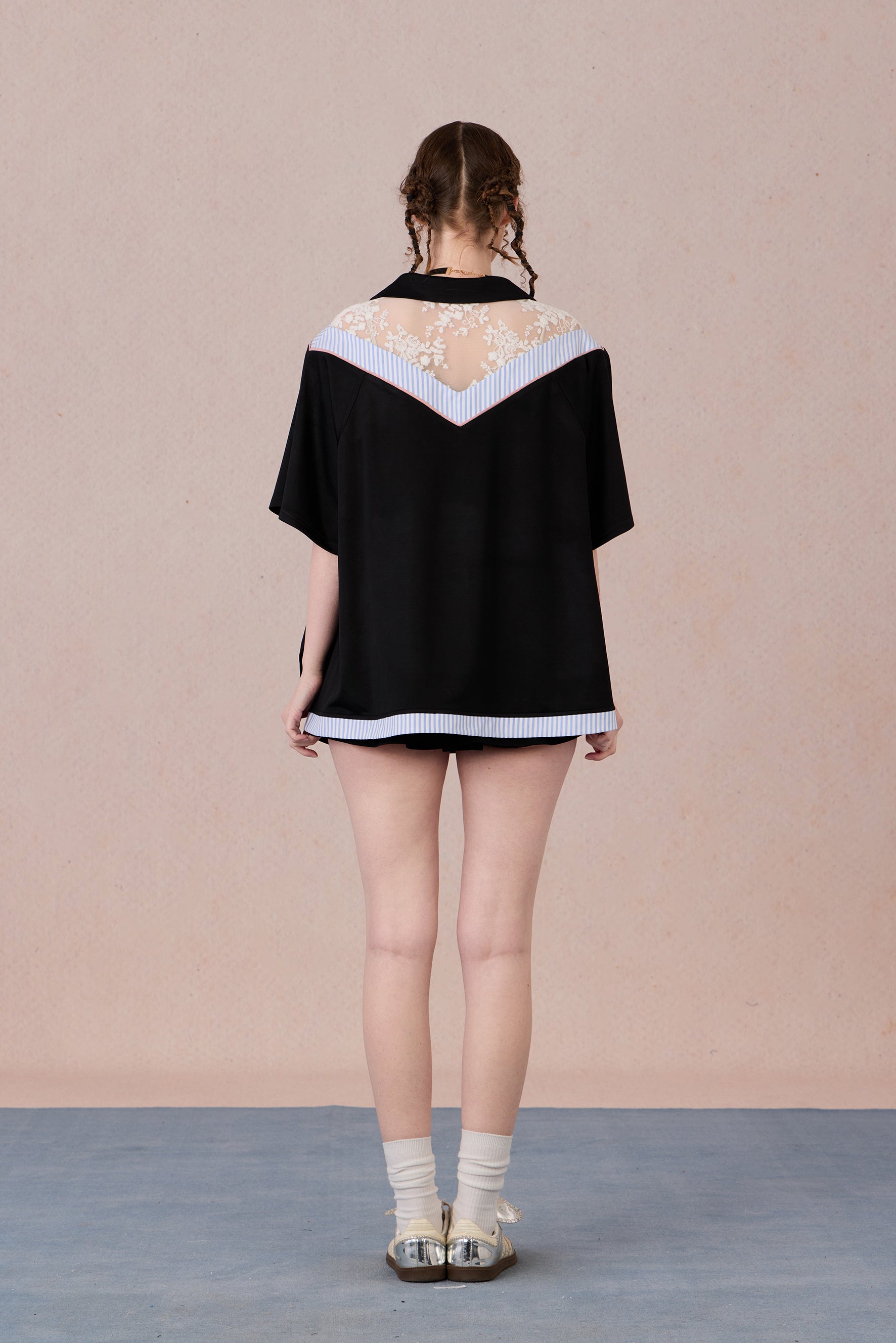 Feminine streetwear tee with mesh panels and loose fit