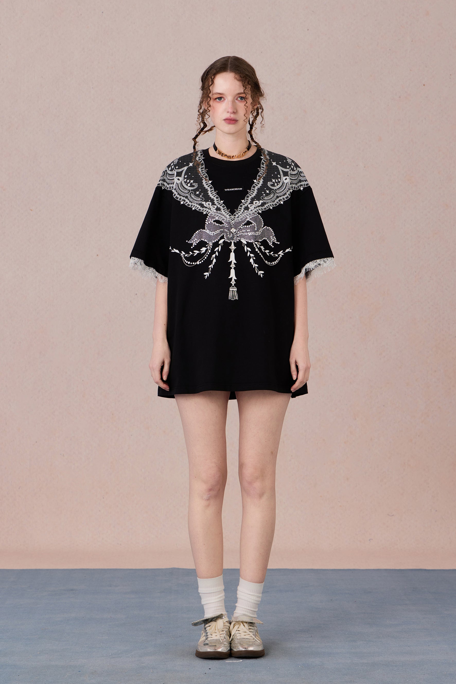 Lace printed rhinestone T-shirt with hand-sewn beadwork – WEANCHEAM