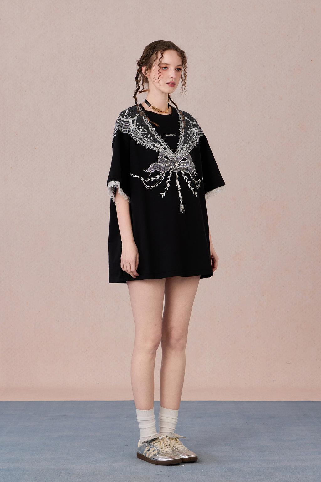 Lace printed rhinestone T-shirt with hand-sewn beadwork – WEANCHEAM