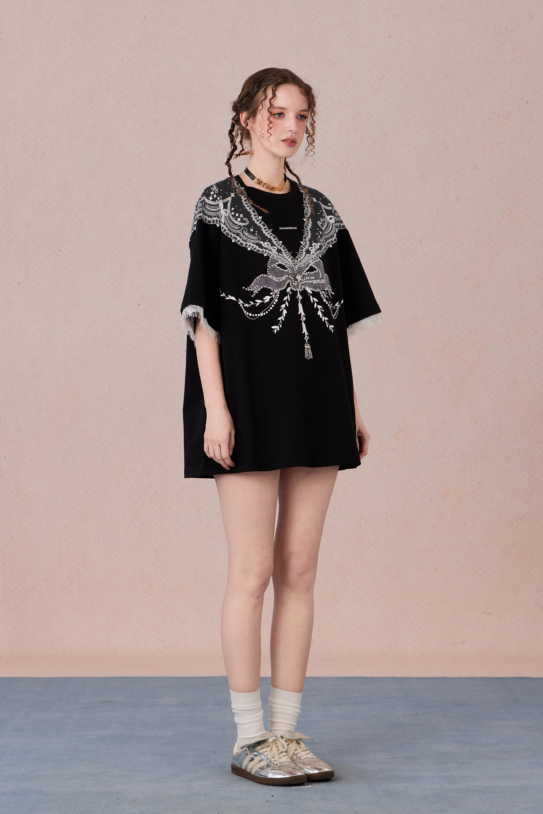 Lace printed rhinestone T-shirt with hand-sewn beadwork – WEANCHEAM