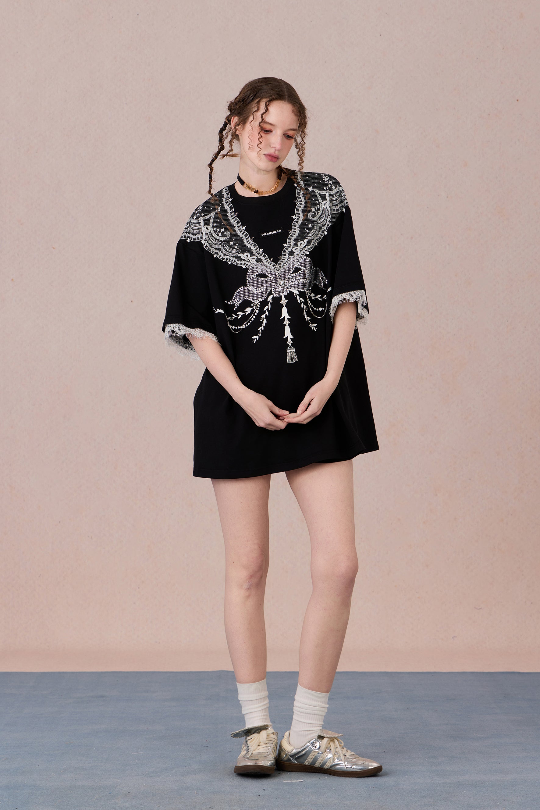 Lace printed rhinestone T-shirt with hand-sewn beadwork – WEANCHEAM
