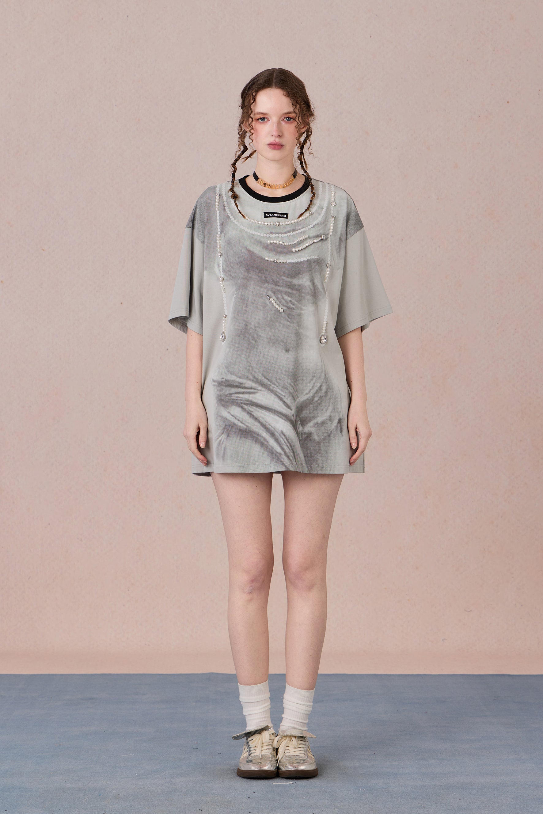 Feminine art print graphic T-shirt styled for summer – WEANCHEAM