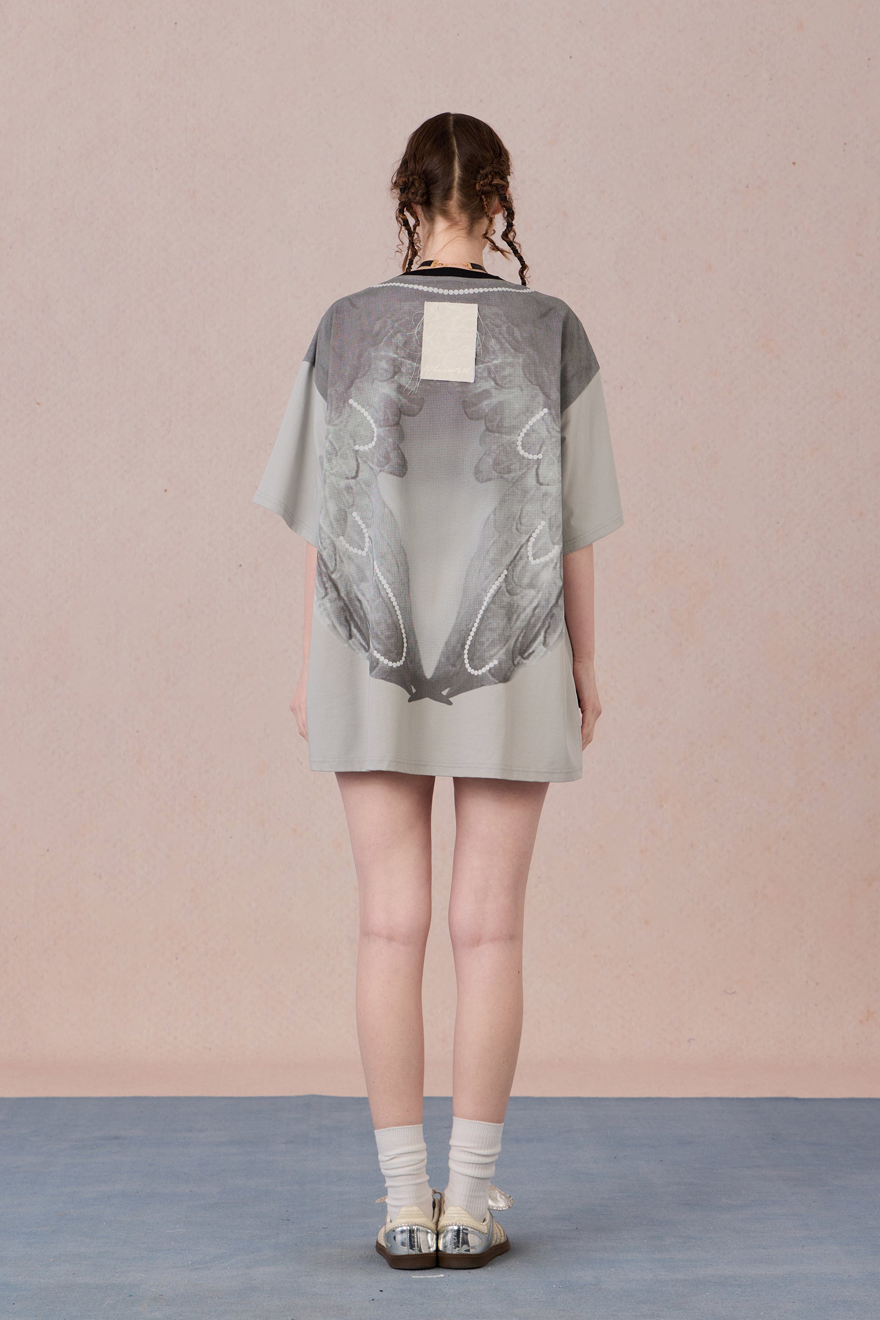 Feminine art print graphic T-shirt styled for summer – WEANCHEAM